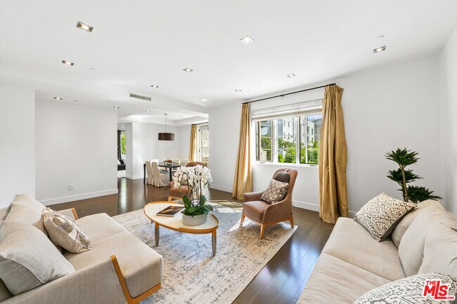 Building Photo - 443 N Palm Dr