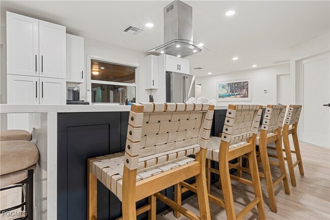 Building Photo - 2412 La Salle Ave