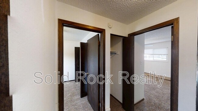 Building Photo - 345 Gahart Dr