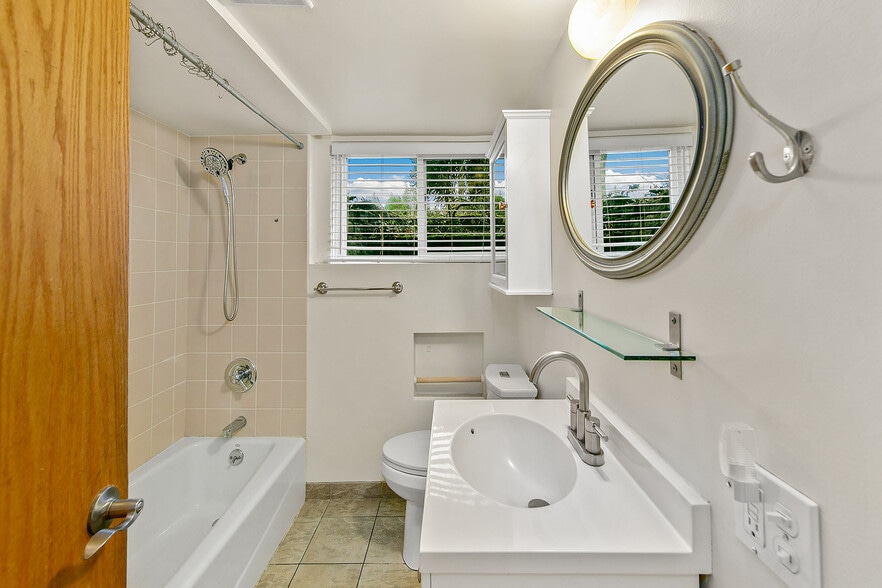 Building Photo - 2655 8th Ave W