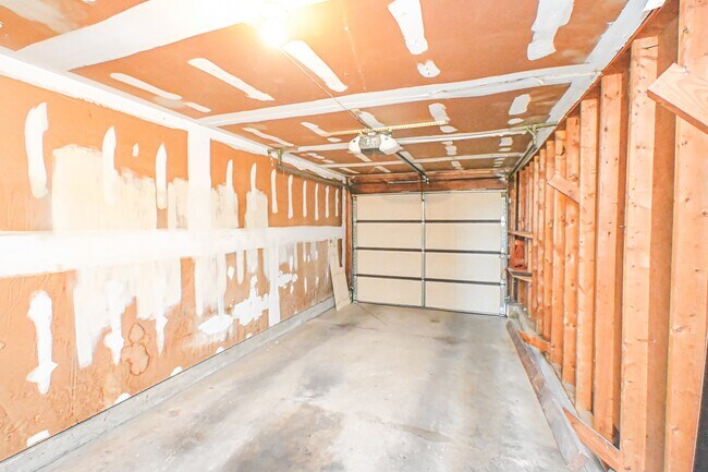 Building Photo - 6171 Little Creek Ct