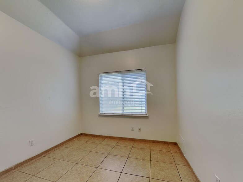 Building Photo - 6119 Old Farmhouse Ln
