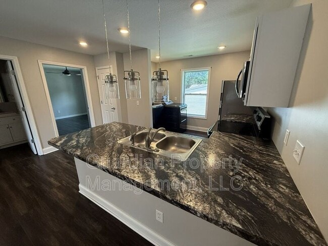 Building Photo - 1800 Sun Valley Rd