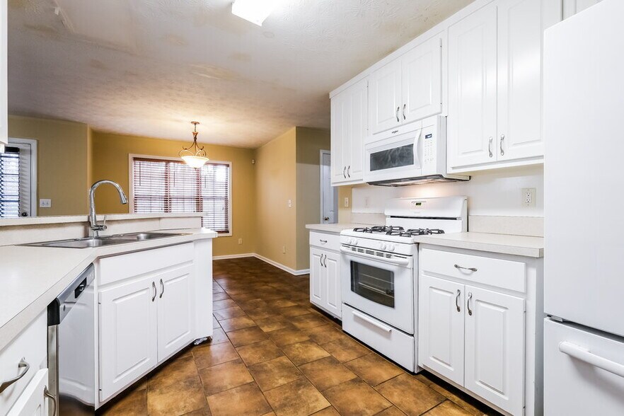 Building Photo - 865 Simon Ive Dr