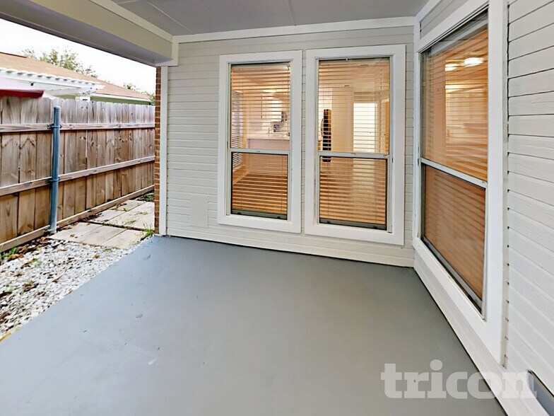 Building Photo - 836 Greenridge Dr