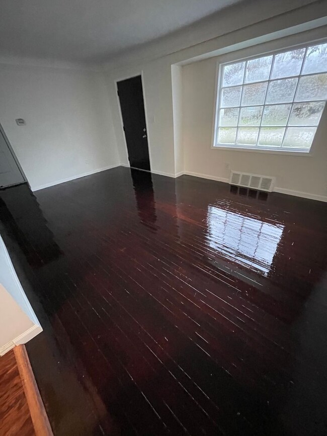 Building Photo - Newly Renovated 4-Bedroom Ranch with Basem...