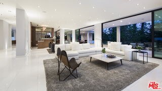 Building Photo - 900 N Hillcrest Rd