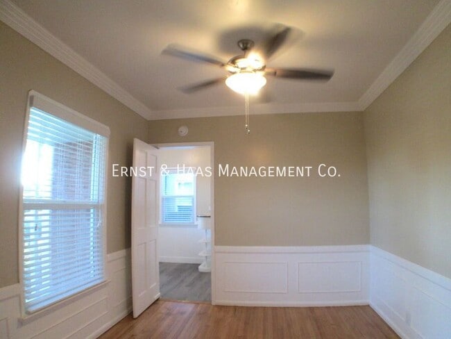 Building Photo - 215 E Scott St