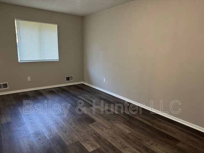 Building Photo - 4515 Doral Dr SW