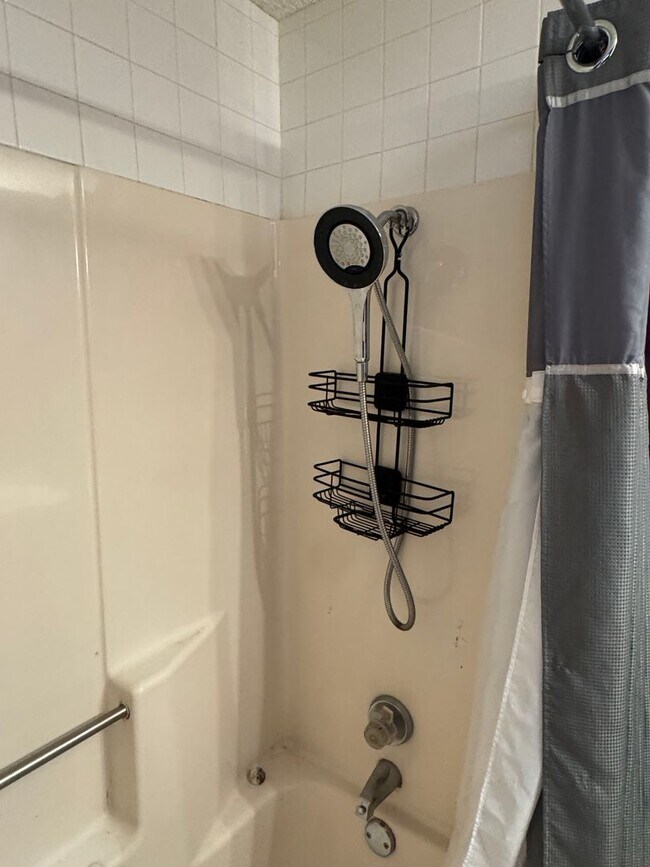 Building Photo - 3 bedroom, 2 bathroom, 2 car garage in Sou...