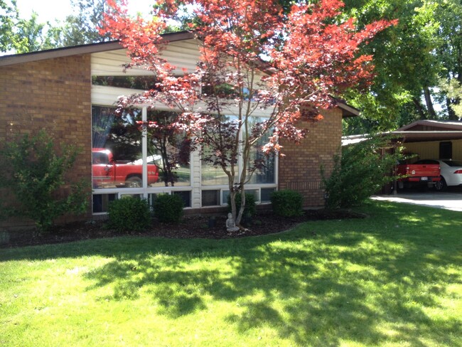 Building Photo - Beautiful Boise Bench home just off N Curt...