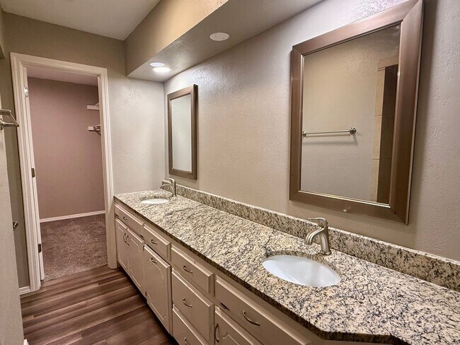 Building Photo - Updated 3 Bed 2 Bath Duplex in NW OKC