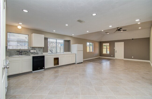 Building Photo - 12846 Sai Baba Dr