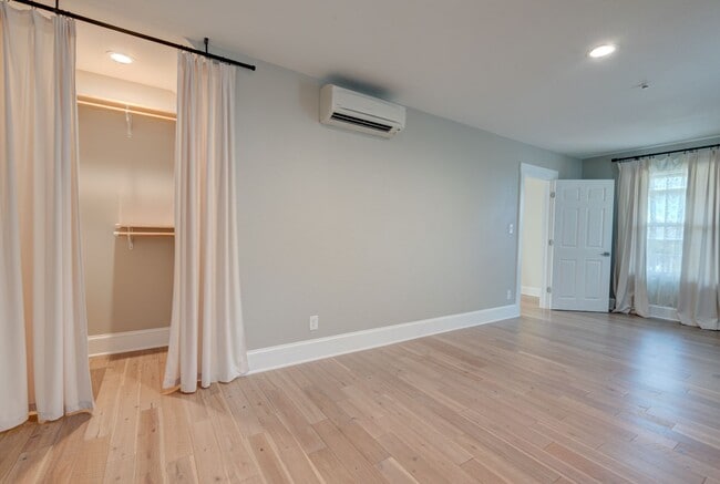 Building Photo - 705 Haller St NE