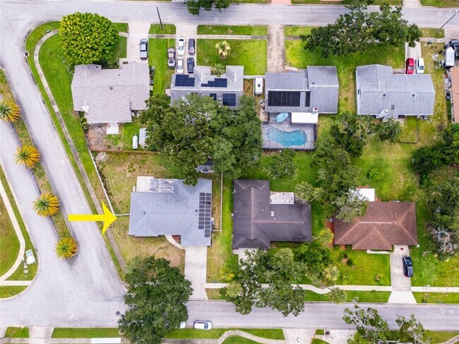 Building Photo - 923 Sand Crest Dr