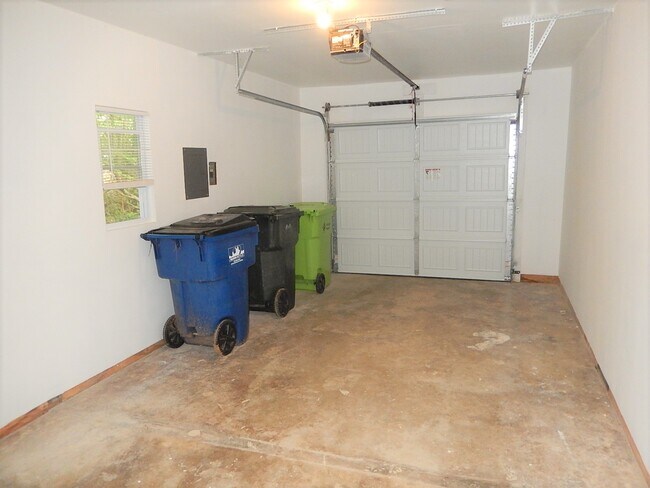 Building Photo - 1016 Caspan St