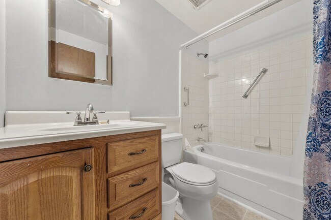 Building Photo - Recently Updated Home in Canonsburg!