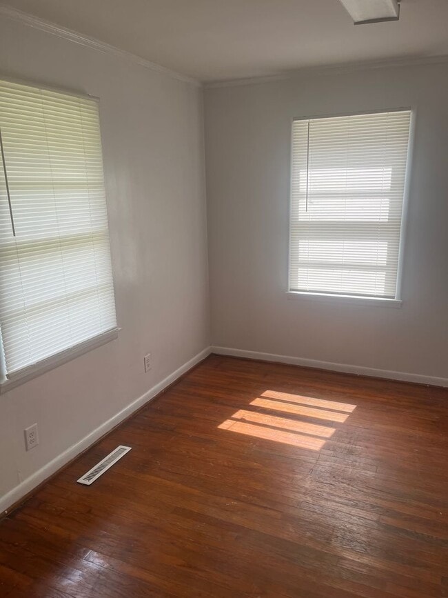 Building Photo - Duplex in Auburn