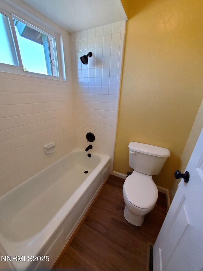 Building Photo - 986 Holman Way