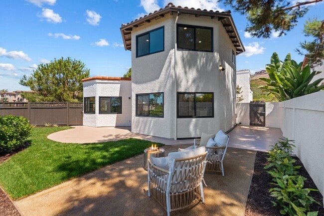 Building Photo - 6803 El Fuerte St