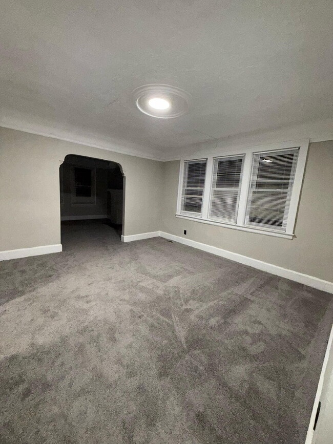 Building Photo - Bright & Cozy 3-Bed Duplex for Rent in Detroit