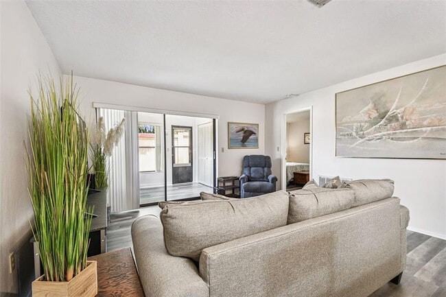 Building Photo - 7433 Greystone Dr