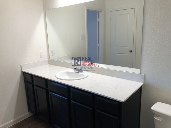 Building Photo - Spacious 5 Bedroom/3 Full Bath Open Concep...
