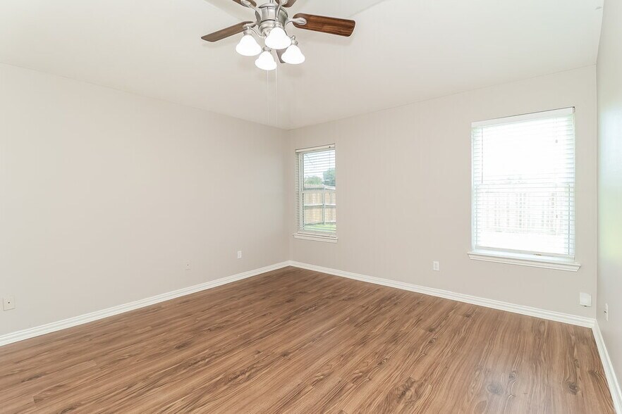 Building Photo - 7917 Val Verde Dr