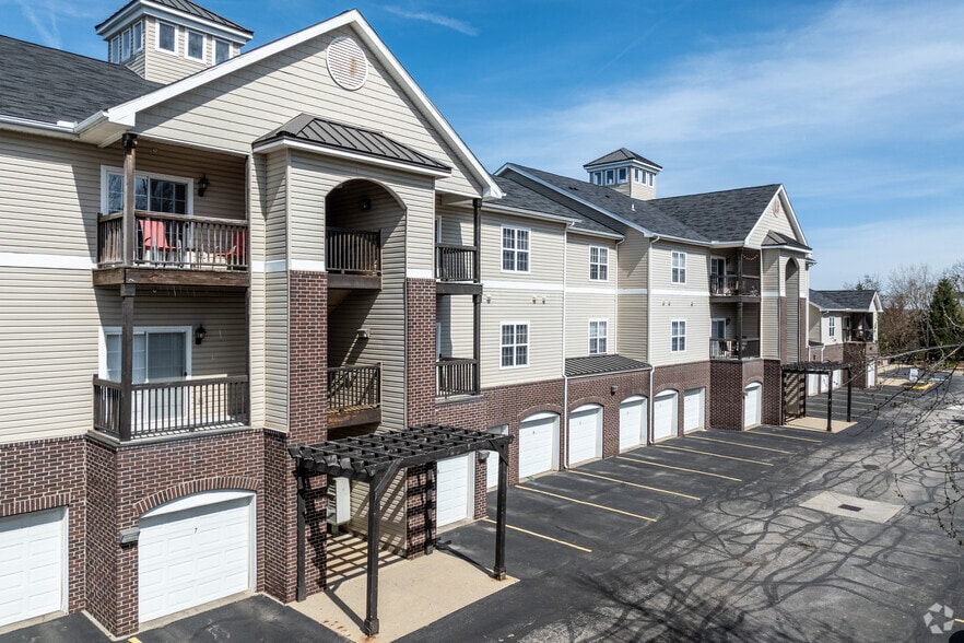 Primary Photo - Summit Rise Apartments