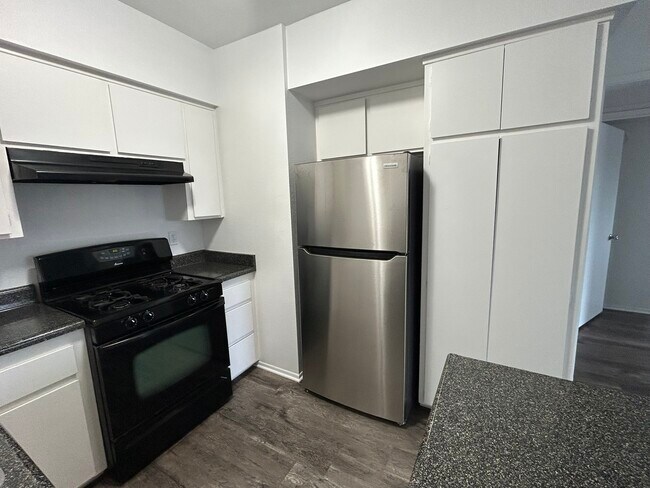 Building Photo - 2409 W 227th