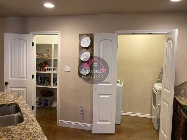 Building Photo - Beautiful Duplex in Tuscola!