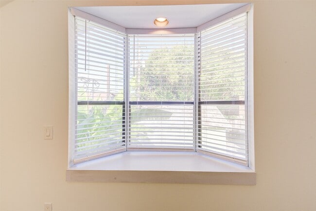 Building Photo - 1516 Bonnie Brae St