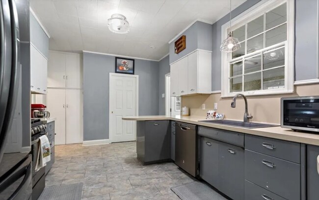 Building Photo - 1413 Augusta Ave