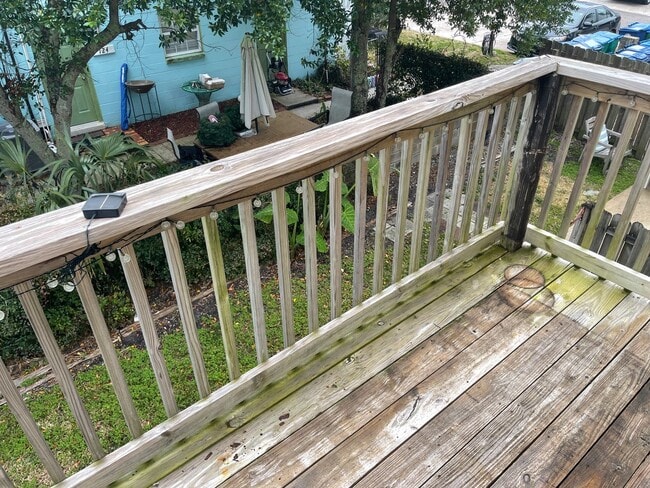 Building Photo - Steps to the beach!