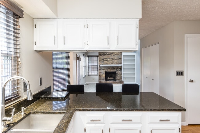 Building Photo - 6085 Tara Hill Dr