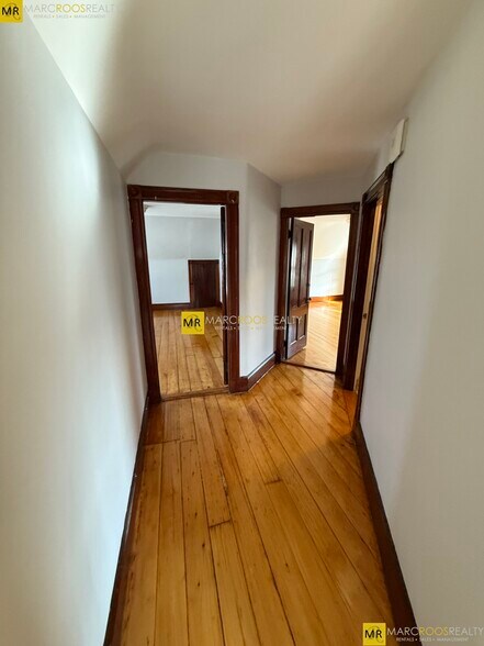 Building Photo - 68 Willow Ave