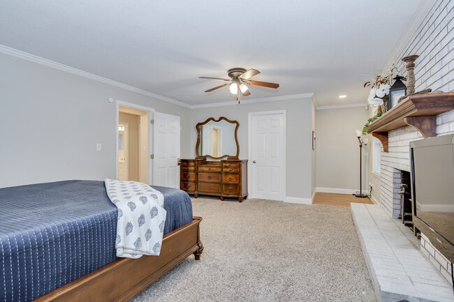 Building Photo - 2415 Apricot Ln