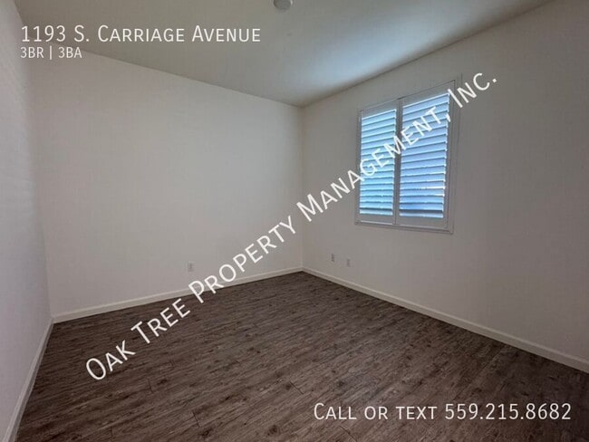 Building Photo - 1193 S Carriage Ave