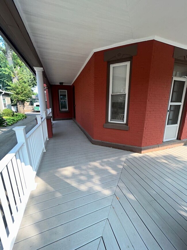Building Photo - 52 Rowley St