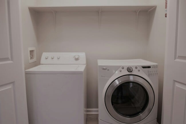 Building Photo - 92 Akron Ave