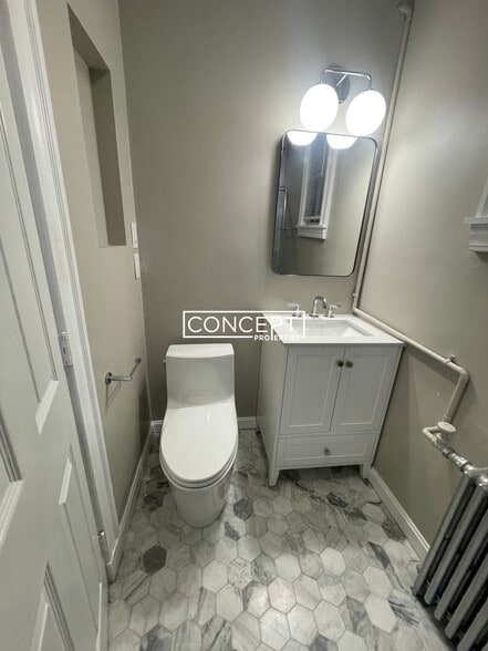 Building Photo - 82 Phipps St