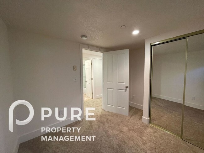 Building Photo - 0637-01PP