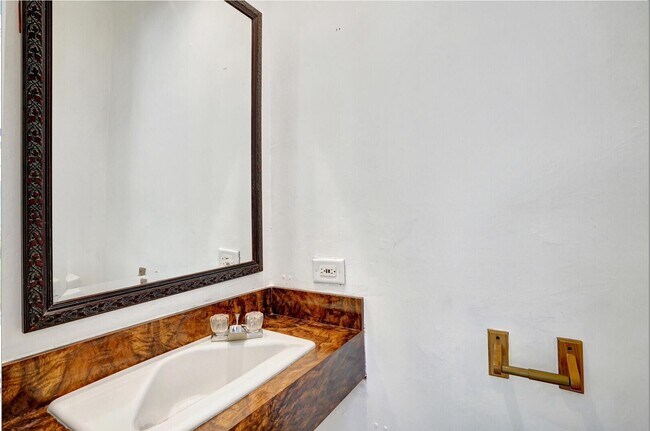 Building Photo - 229 28th St