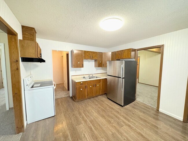 Building Photo - short term lease available