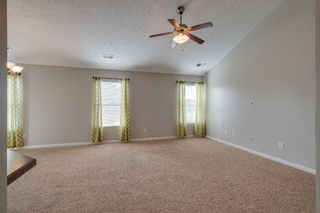 Building Photo - 103 Blossom Ct