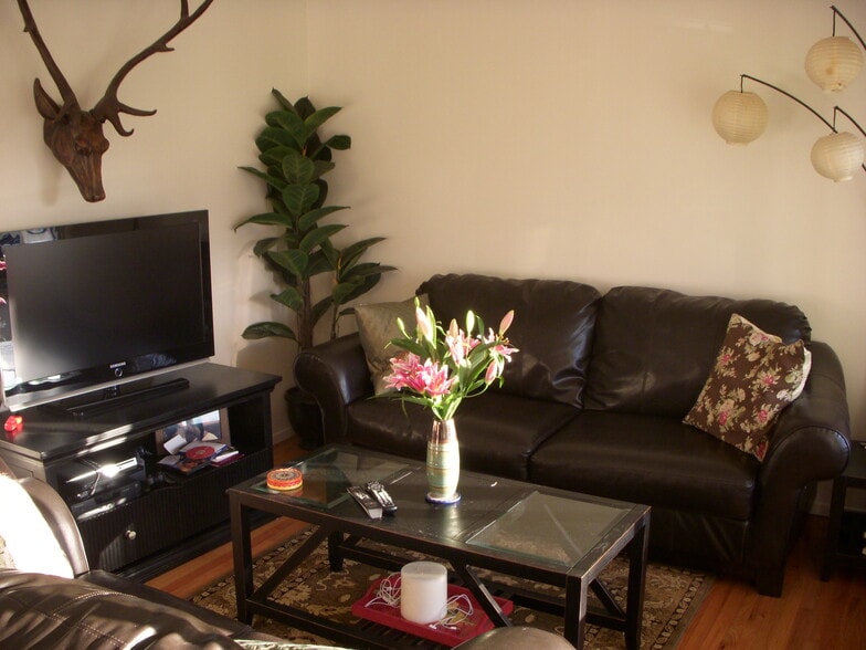 Building Photo - 22414 Susana Ave