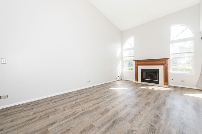 Building Photo - 1409 Club Dr