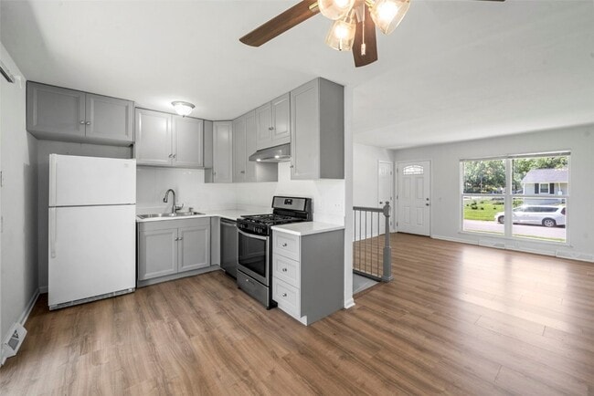 Building Photo - 1121 Dauphine Ln