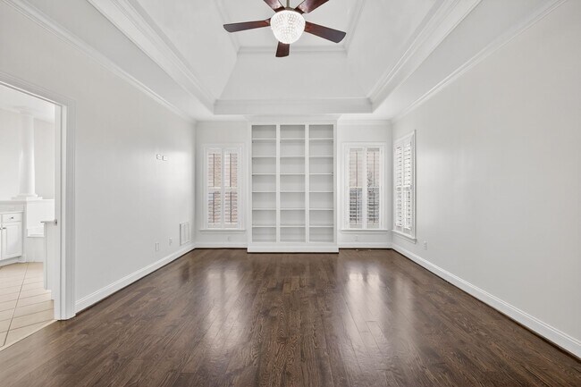 Building Photo - Beautiful 6BR Executive Brentwood Home with Pool