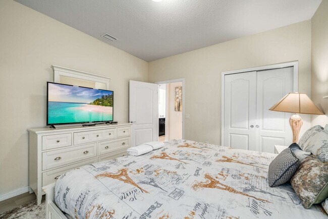 Building Photo - 9042 Rhodes St